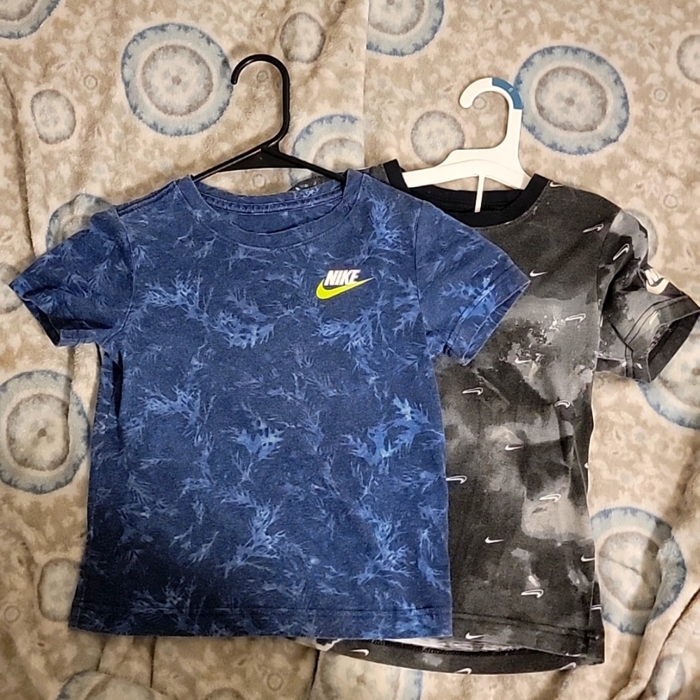 2 Nike shirts blue size 5 black size 6